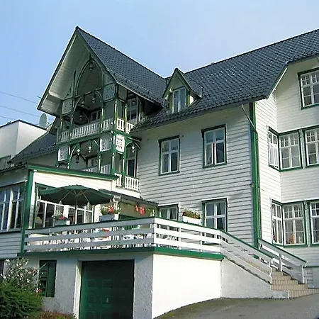 Hjelle Hotel ホテル イェラ