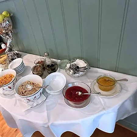 ホテル Hjelle Hotel イェラ