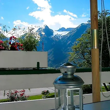 Hjelle Hotel 2* イェラ