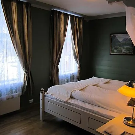 Hjelle Hotel ホテル イェラ